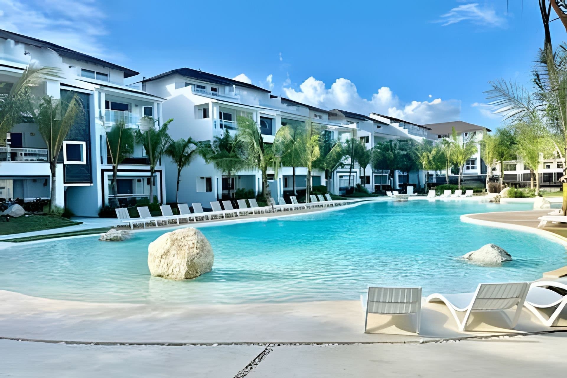 Garden Condo N302 by Advantage club.